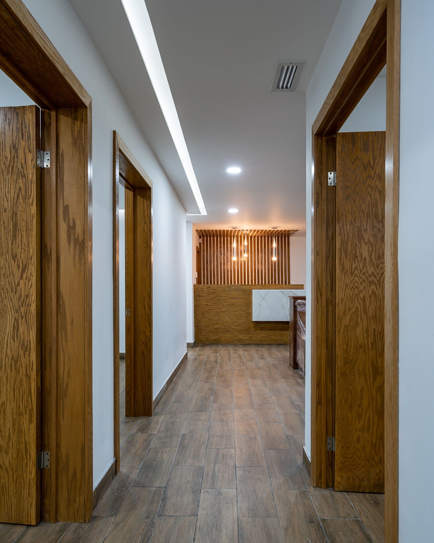 Pasillo de Consultorios Clínica del Centro, remodelación de una casa antigua del centro histórico de Chihuahua